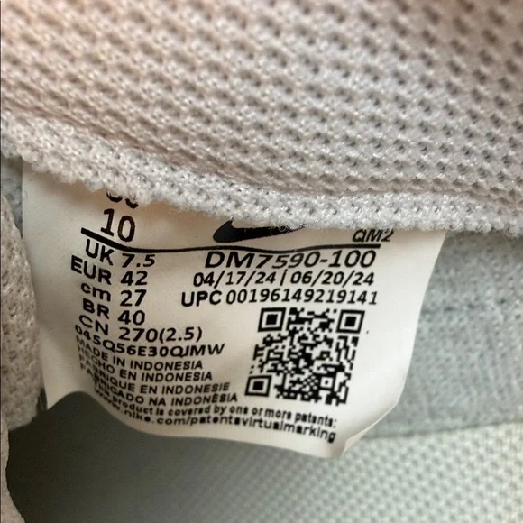 Nike Women's White Black Gold Platform Sneakers - Picture 10 of 11